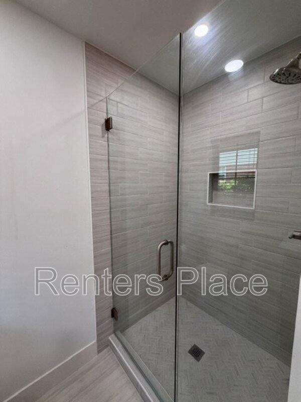 Building Photo - 2616 E 58th St