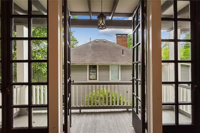 Building Photo - 843 Monroe Dr NE