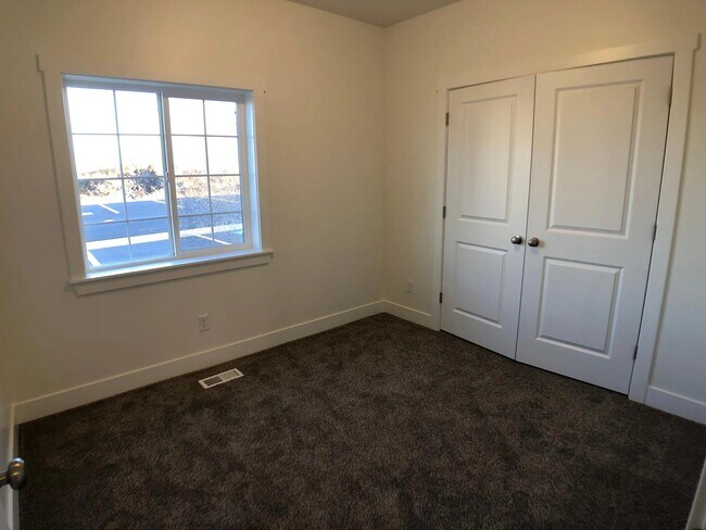 Building Photo - 1564 N 160 W