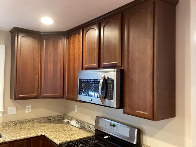 Building Photo - 6413 Glenoak Dr