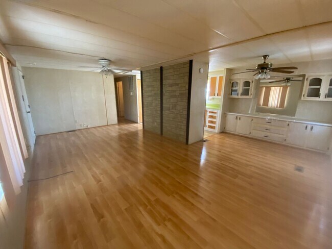 Building Photo - Unique and Spacious home
