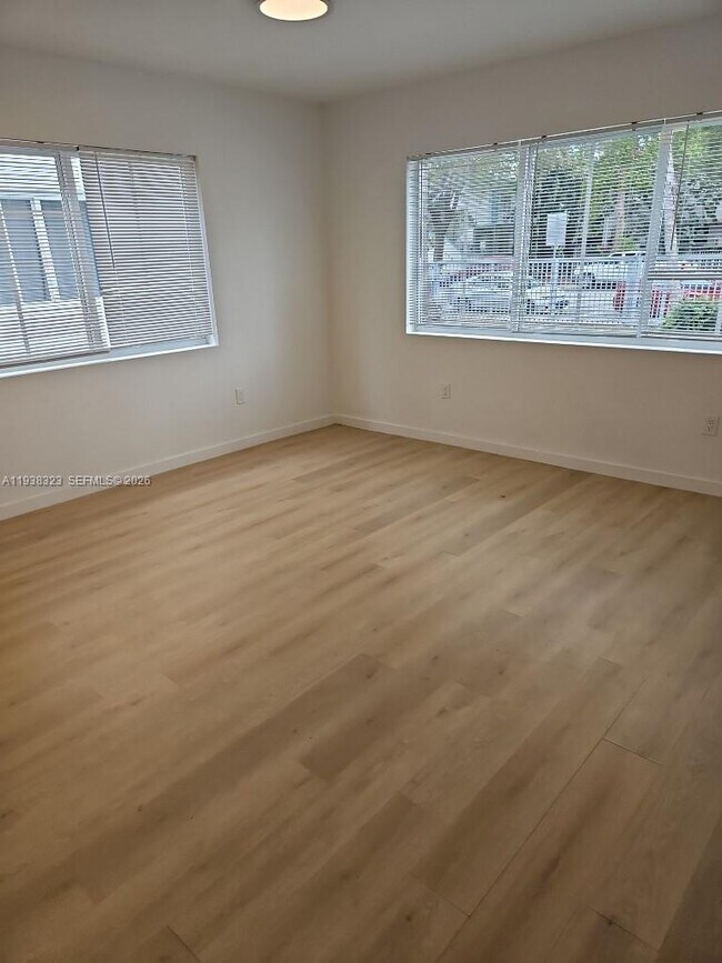 Building Photo - 557 Michigan Ave