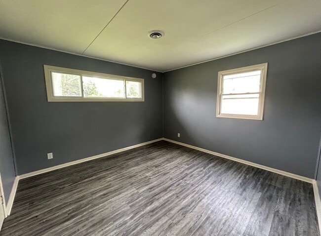Building Photo - 231 Lindenwood Dr
