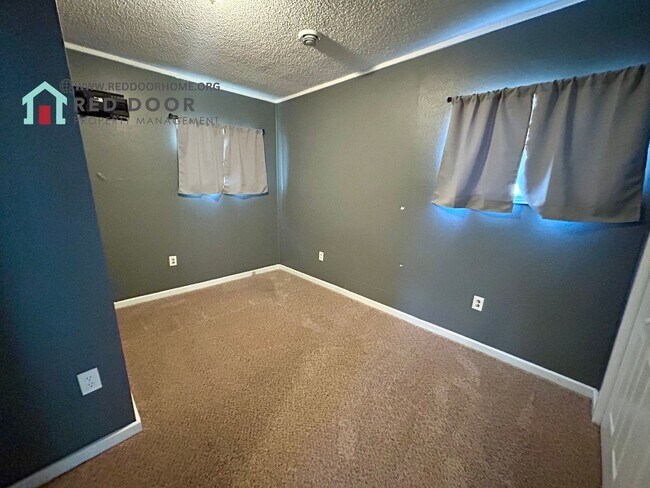 Building Photo - Spacious 3 Bed, 1 Bath Home – Pet Friendly...