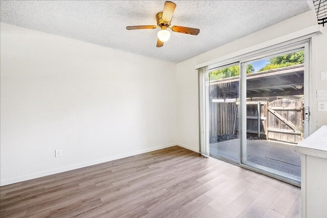 Building Photo - 8828 La Riviera Dr