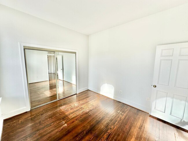 Building Photo - Beautiful Balfour Historic 1 Bedroom Condo 16th & U Street