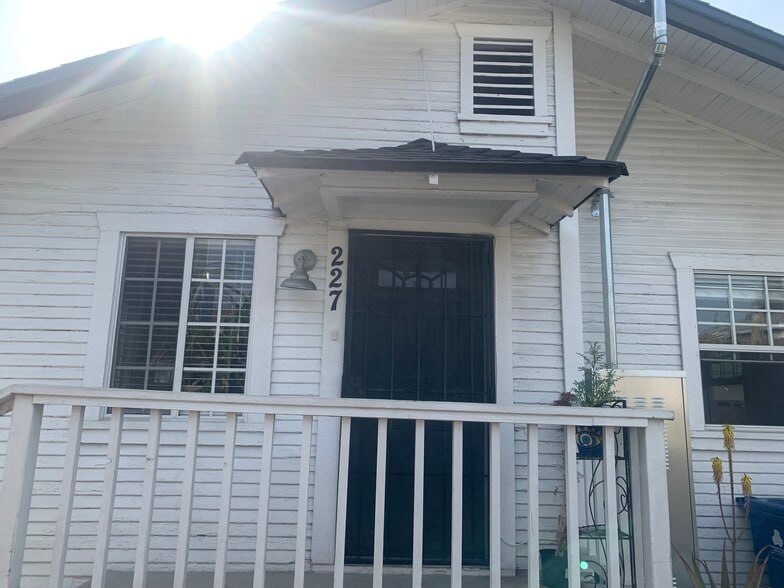 Building Photo - 227 W 56th St