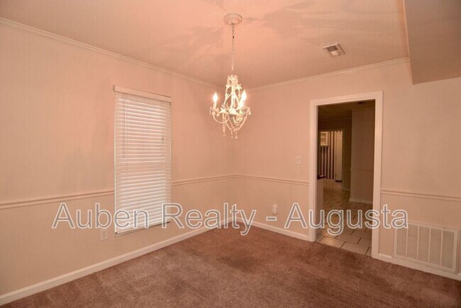 Building Photo - 490 Pheasant Run Dr