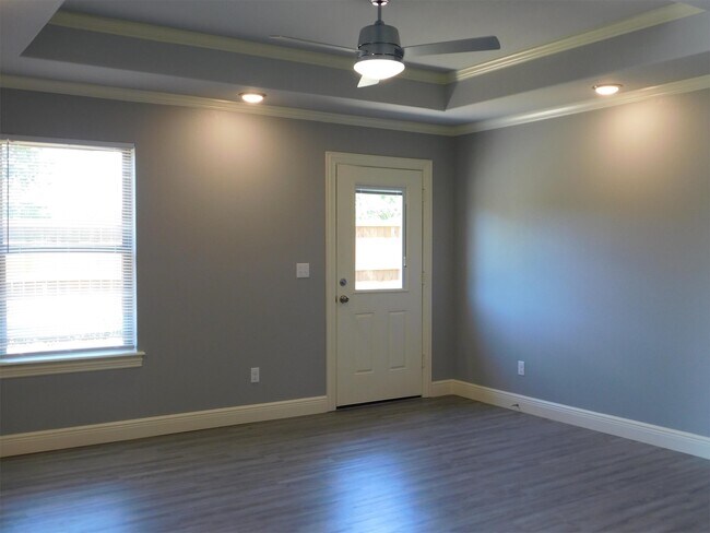 Building Photo - 9005-9007 Sandra Way