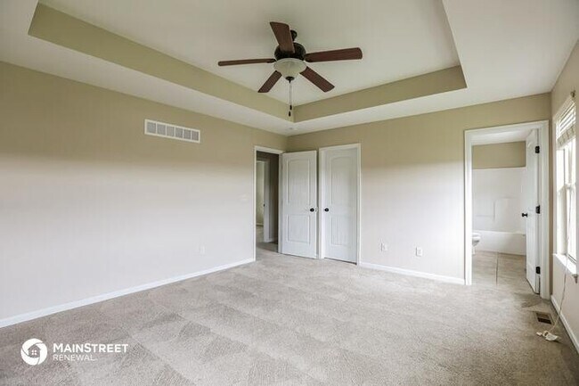Building Photo - 422 Sunflower Dr, Raymore, MO 64083