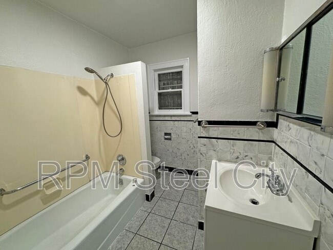 Building Photo - 1322 Claremont Ave