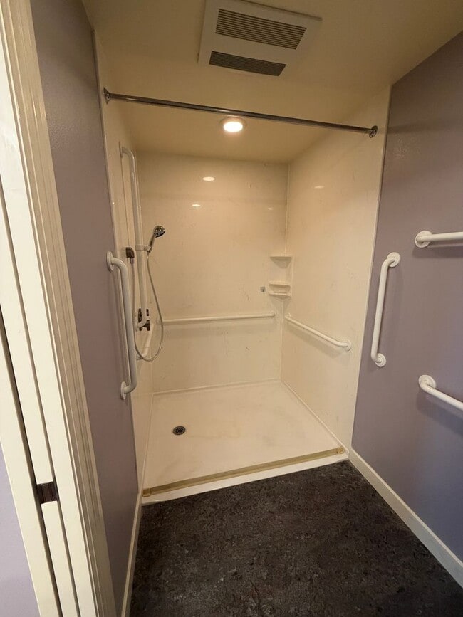 Building Photo - WONDERFUL COLUMBIA SHORES CONDO!