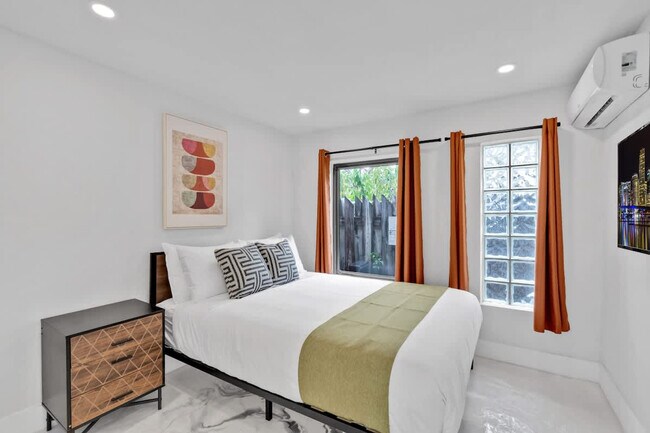 Building Photo - 1712 NE 18th Ave