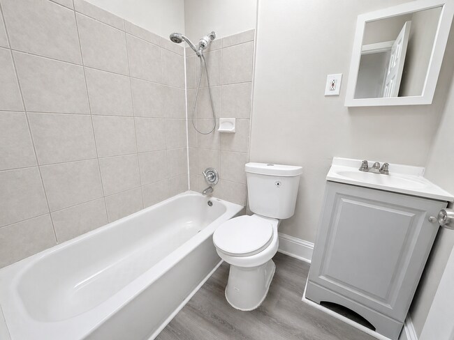 Building Photo - 3 Bedroom Home with Basement, Laundry Area & Bright Living Space