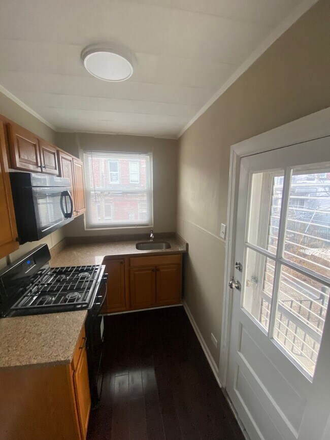 Building Photo - 170 W Thelma St