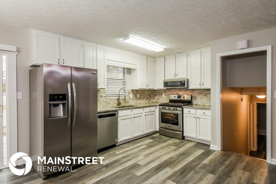 Building Photo - 467 Woodland St