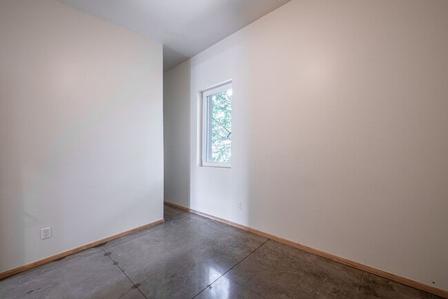 Building Photo - 925 Dunlap St