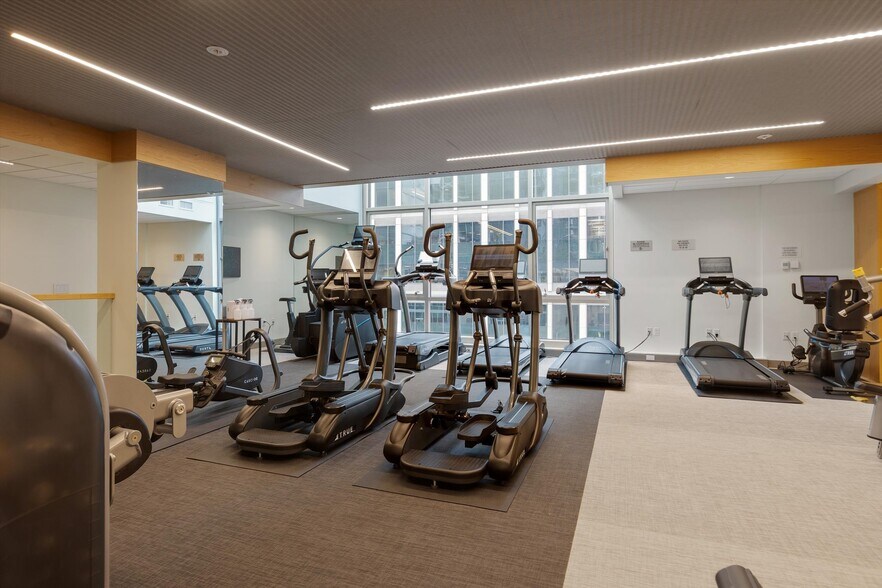 Building Photo - 10700 NE 4th St