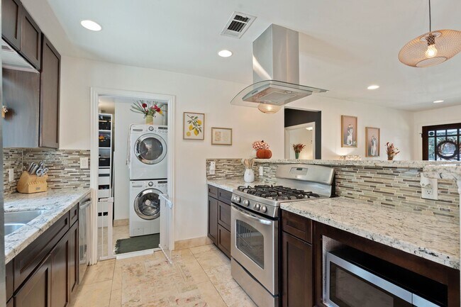 Building Photo - 1119 W 30th St