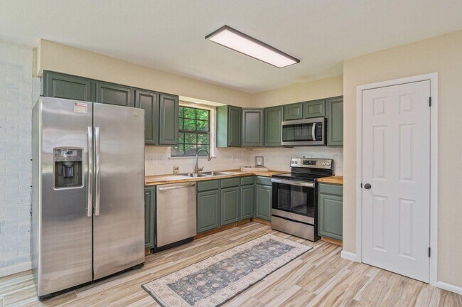 Building Photo - 212 Grand Prix Dr