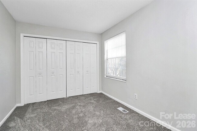 Building Photo - 650 Lex Dr