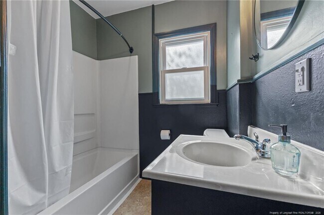 Building Photo - 813 McPherson Ave