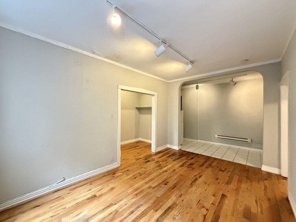 Building Photo - 457 W Melrose