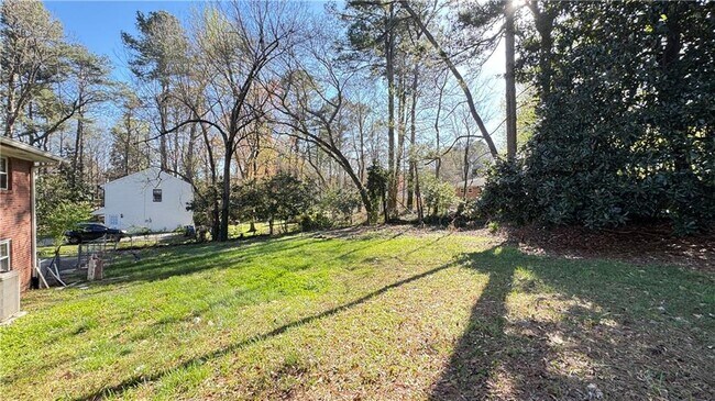 Building Photo - 552 Sybil Ln SE