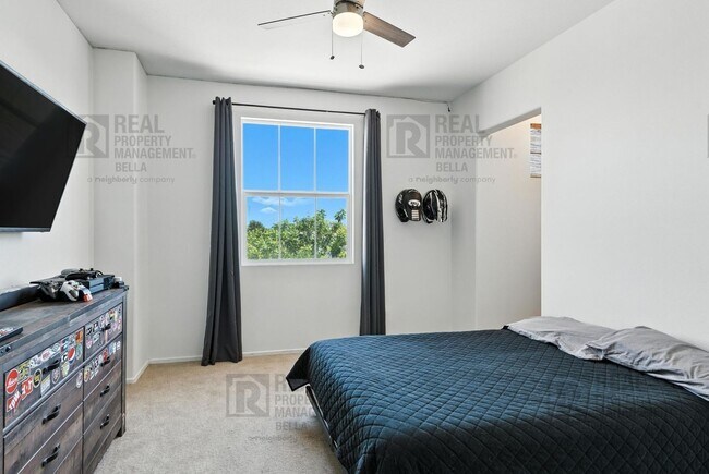 Building Photo - Beautiful 5-Bedroom Home in Audie Murphy R...