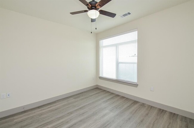 Building Photo - 6955 Turtlewood Dr