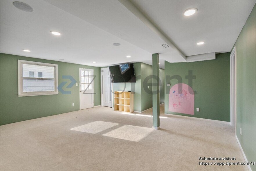 Building Photo - 10017 Sprague St