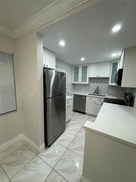 Building Photo - 321 Newport V