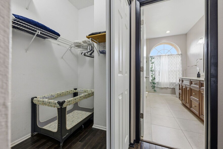 Building Photo - 11509 Glenmont Dr