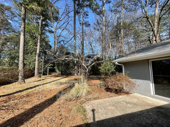 Building Photo - 1525 Sanden Ferry Dr