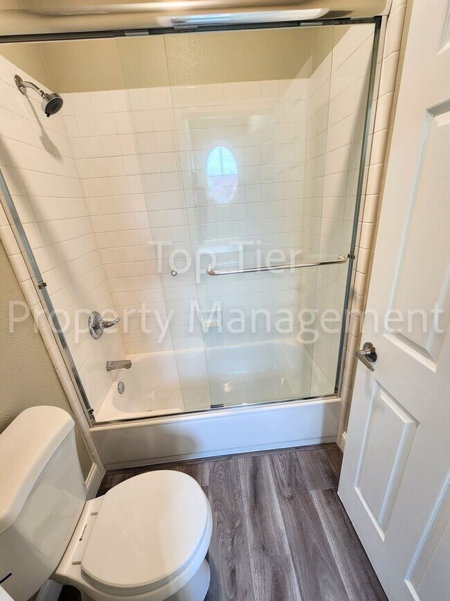 Building Photo - Stunning Newly Remodeled 4 bed / 2.5 bath ...