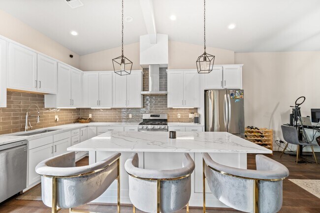 Building Photo - 823 Mansfield St