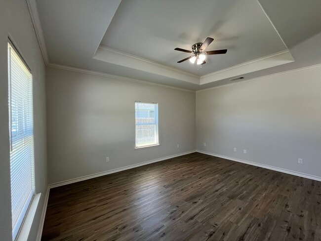 Building Photo - NEWER BUILD IN PA CLIFFS!!