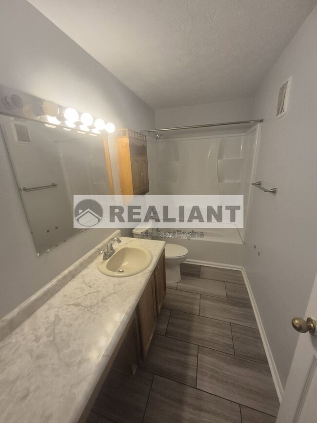 Building Photo - 1725 Promontory Dr