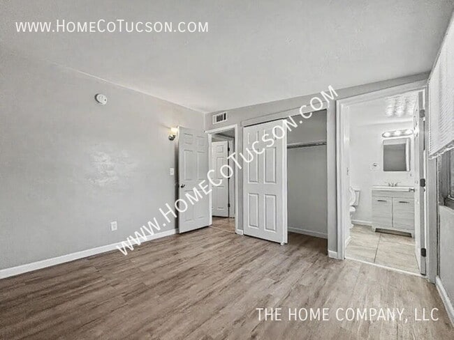 Building Photo - 410 W Calle Antonia