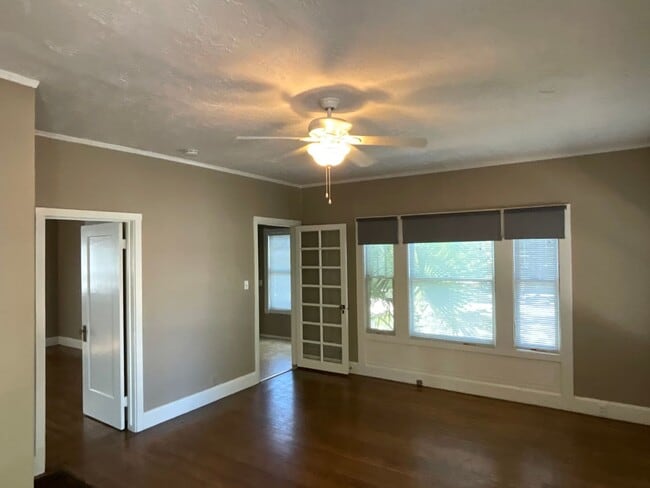 Building Photo - SPACIOUS ONE BEDROOM IN MIDTOWN!!
