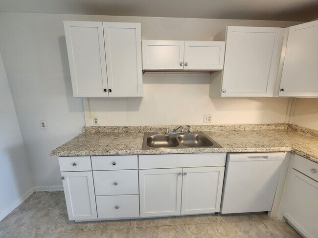 Building Photo - 3430 Gregway Dr