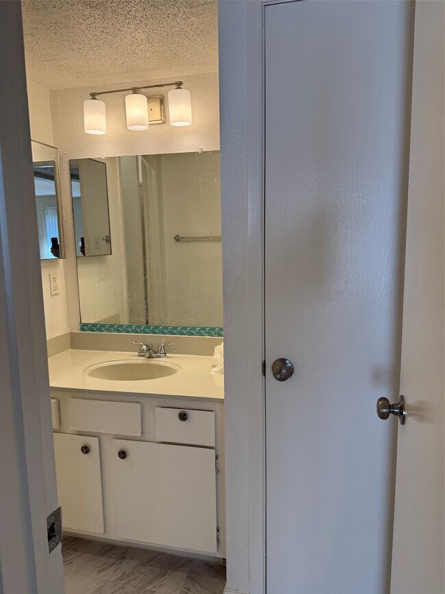 Building Photo - 12615 Brookglade Cir