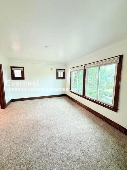 Building Photo - 3498 Haverhill St