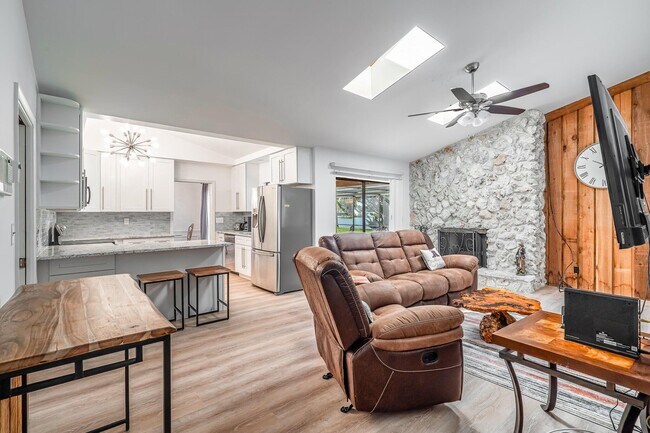 Building Photo - 12775 Guilford Cir