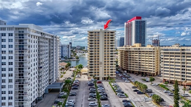 Building Photo - 1833 S Ocean Dr