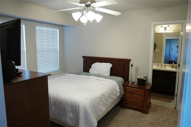 Building Photo - 4212 Old Spanish Trail