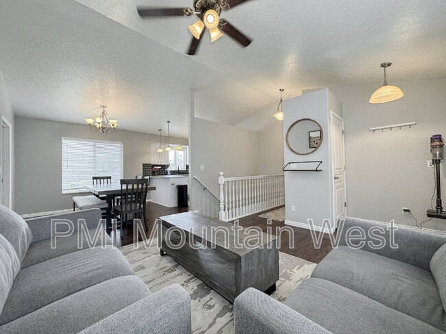 Building Photo - 484 E 900 N