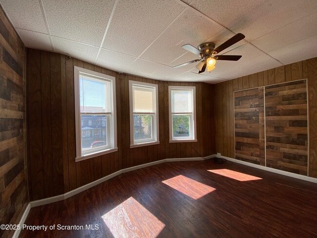 Building Photo - 308 N Irving Ave