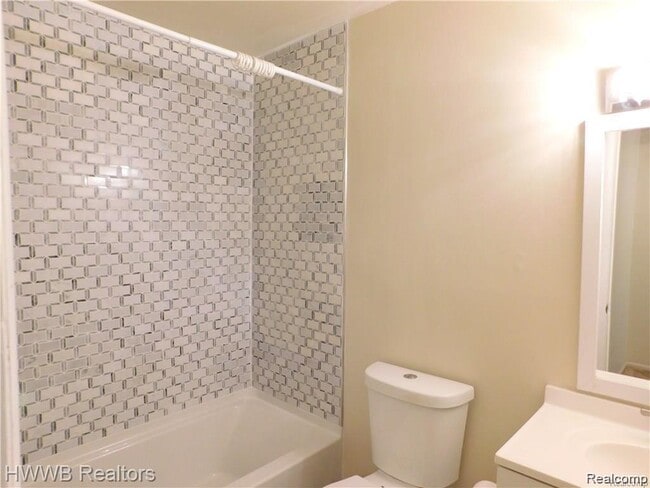 Building Photo - 805 Plate St