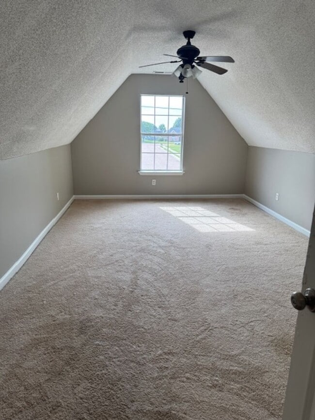 Building Photo - Renovated 4 Bedroom 2 Bath Home with Upsta...